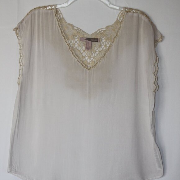 FOREVER 21 WOMENS CREAM CROCHET TOP BLOUSE SZ M SLEEVELESS RAYON LIGHTWEIGHT - Picture 2 of 12